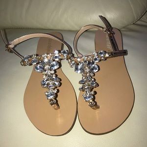 NWOT. SIZE 7 FASHION NOVA SANDAL
